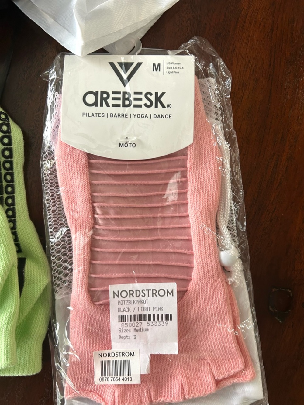 Arebesk. Set of 3 pilates socks . Size M . Never worn with tags - Picture 4 of 6